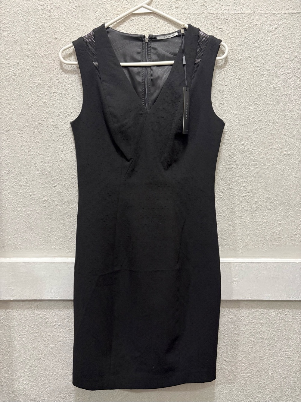 T Tahari Black Sheath Sleeveless Dress NWT Size 2
